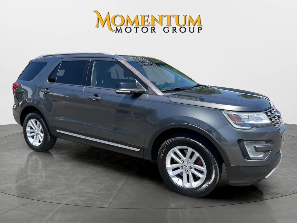 2017 Ford Explorer - $16,995