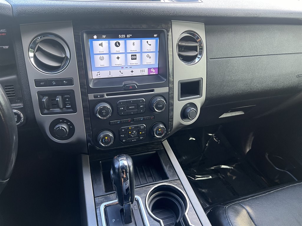 2017 Ford Expedition EL Limited photo