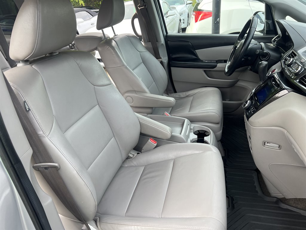 2014 Honda Odyssey Touring photo