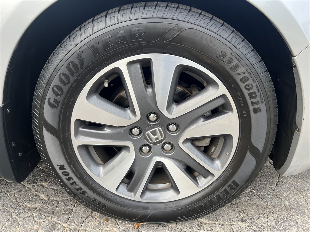 2014 Honda Odyssey Touring photo