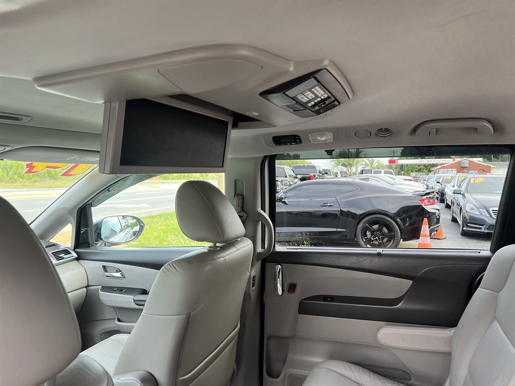2014 Honda Odyssey Touring photo