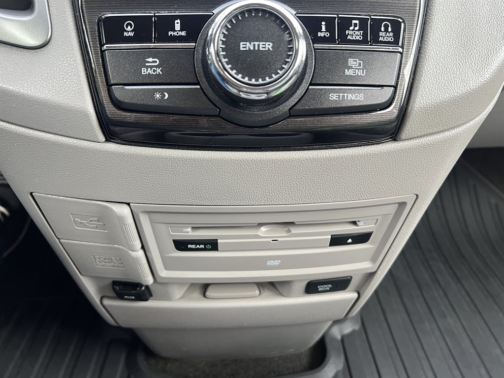 2014 Honda Odyssey Touring photo