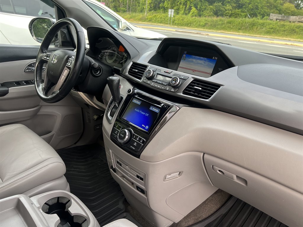 2014 Honda Odyssey Touring photo