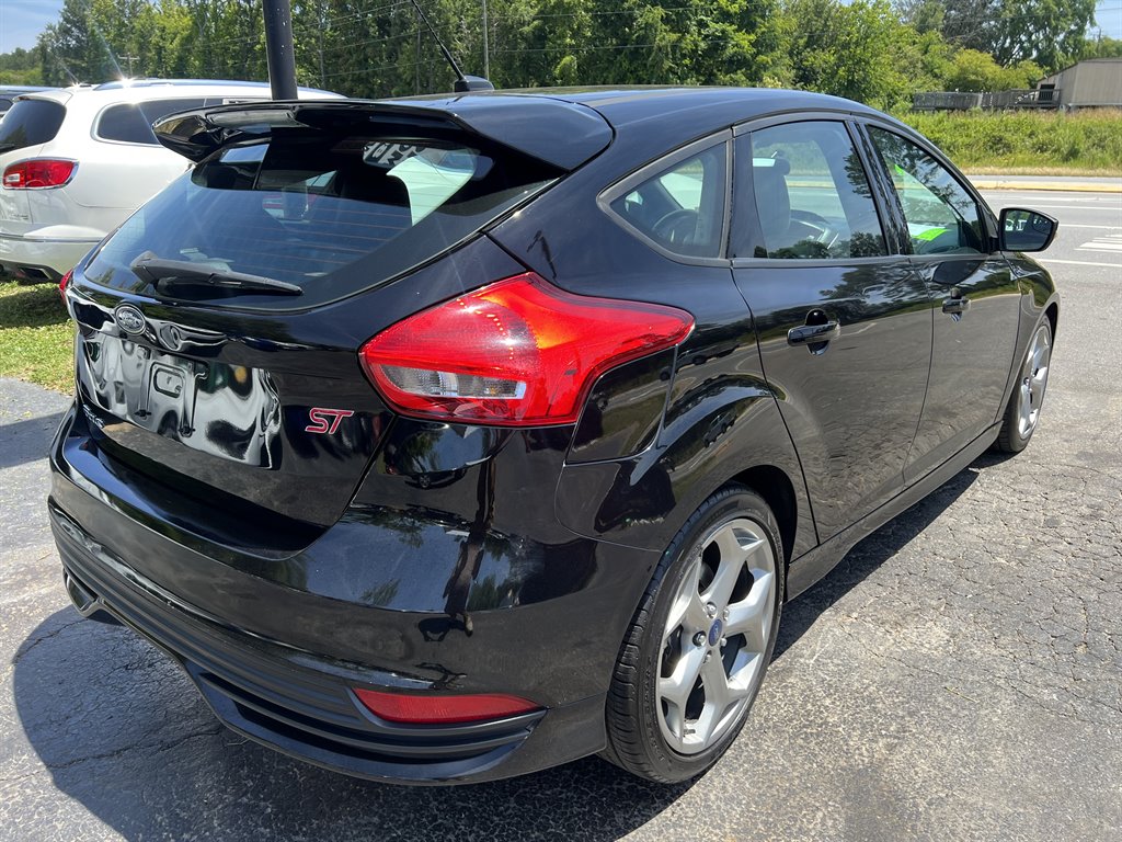 2016 Ford Focus ST photo