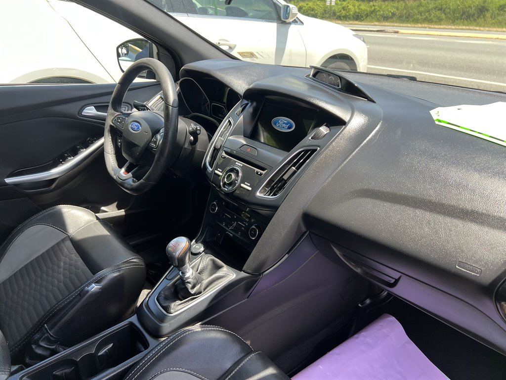 2016 Ford Focus ST photo