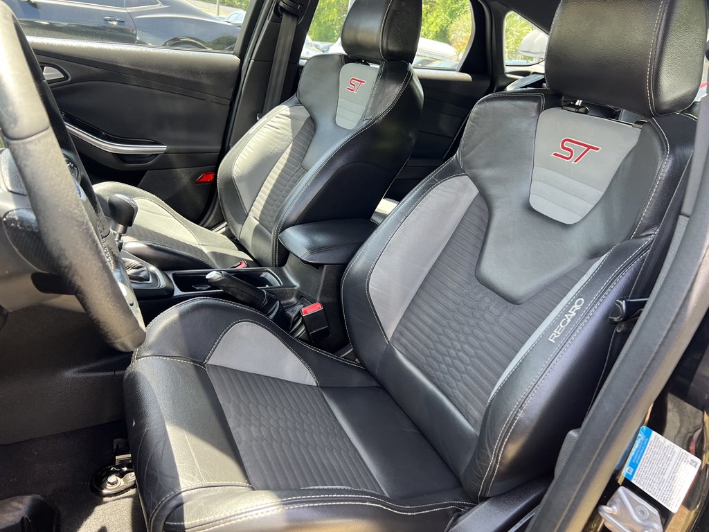 2016 Ford Focus ST photo