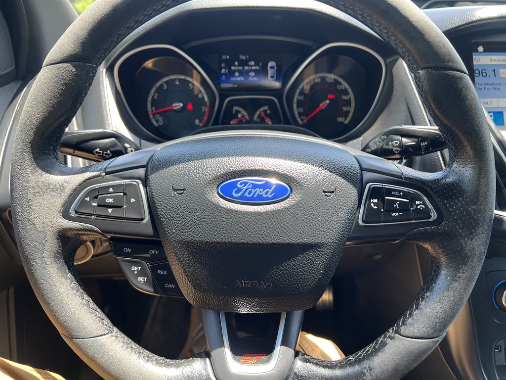 2016 Ford Focus ST photo