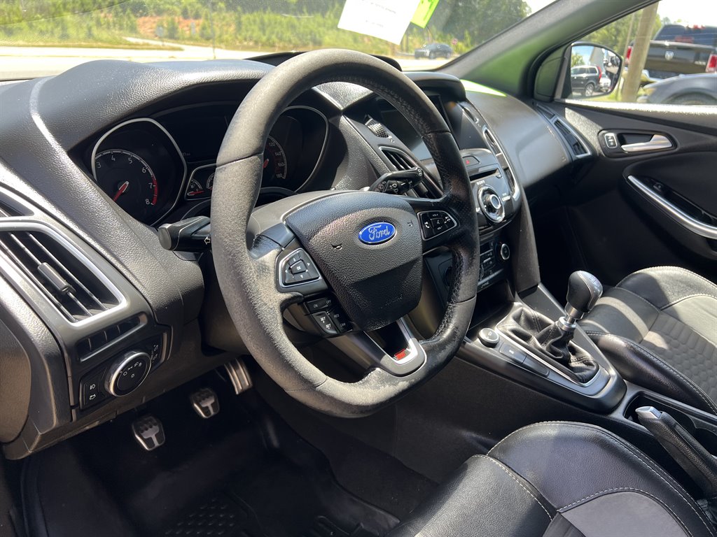 2016 Ford Focus ST photo