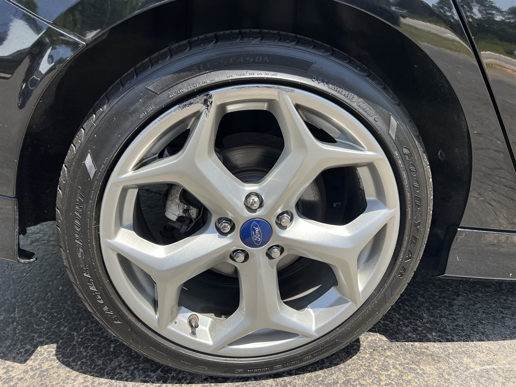 2016 Ford Focus ST photo