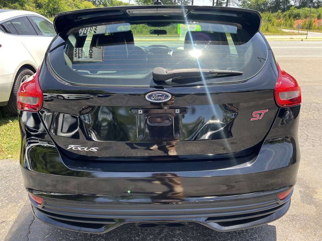 2016 Ford Focus ST photo