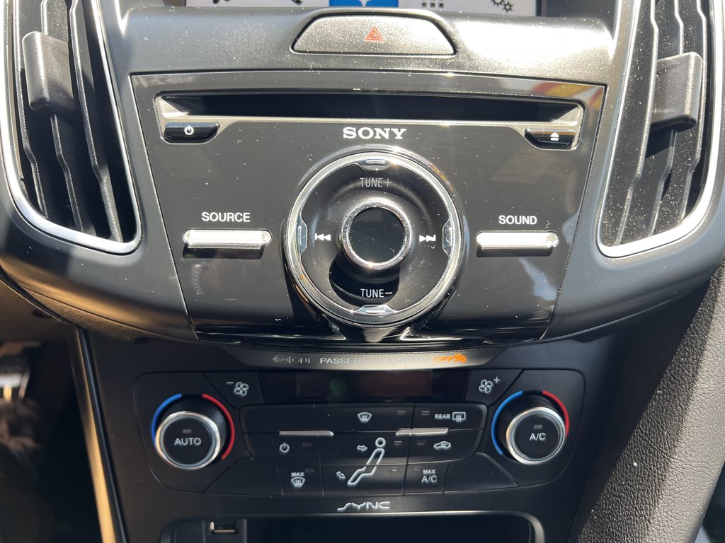 2016 Ford Focus ST photo