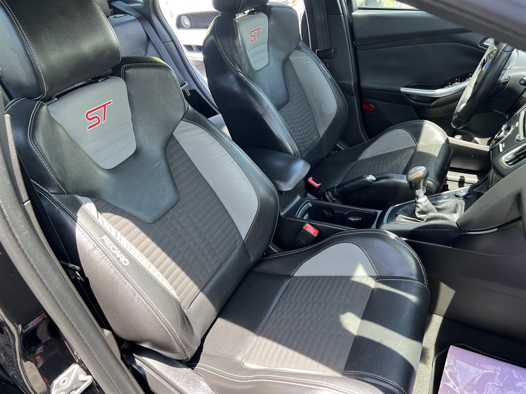 2016 Ford Focus ST photo