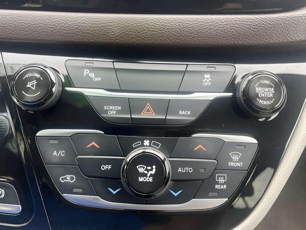 2017 Chrysler Pacifica - $16,995