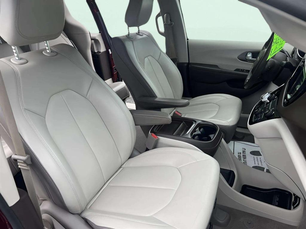 2017 Chrysler Pacifica - $16,995
