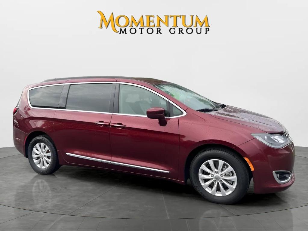 2017 Chrysler Pacifica - $16,995