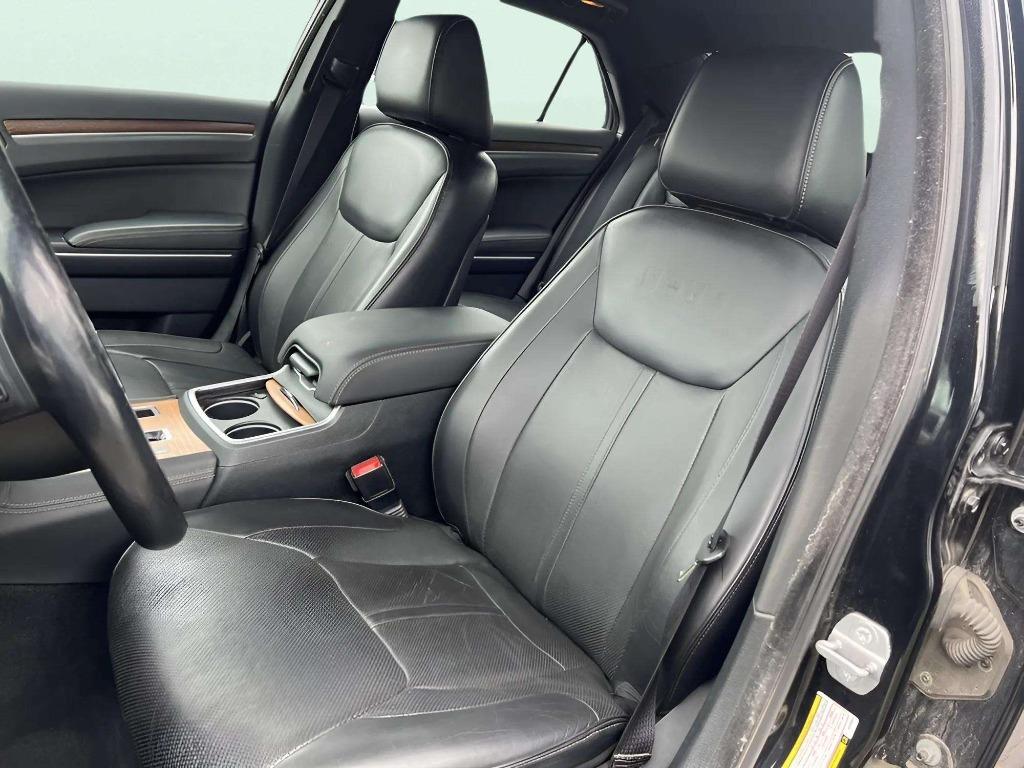 2014 Chrysler 300 - $14,995