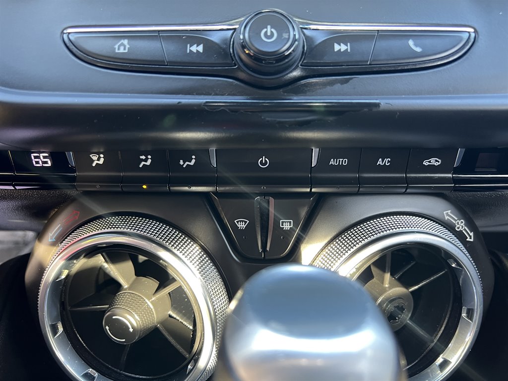 2018 Chevrolet Camaro 1LT photo
