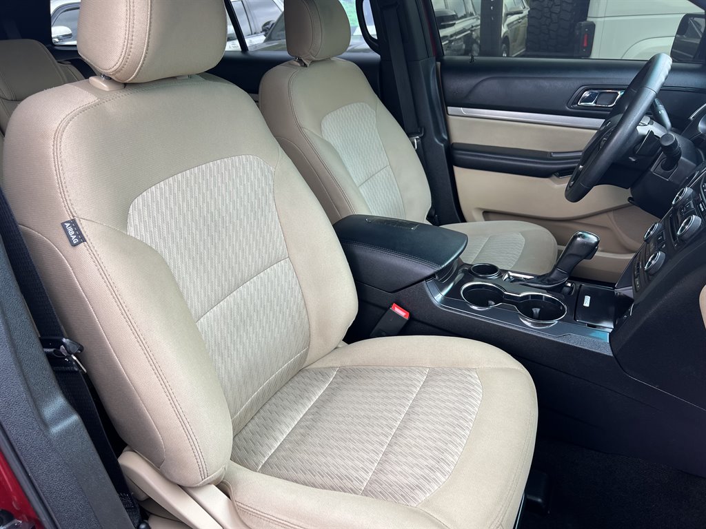 2017 Ford Explorer photo