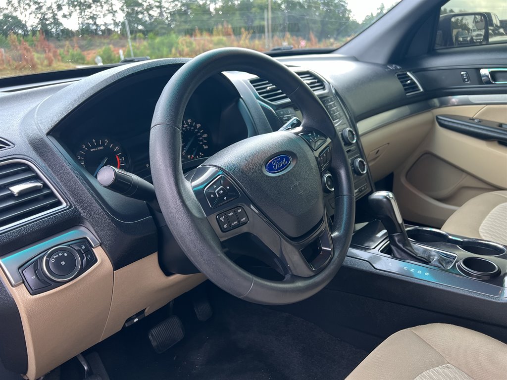 2017 Ford Explorer photo