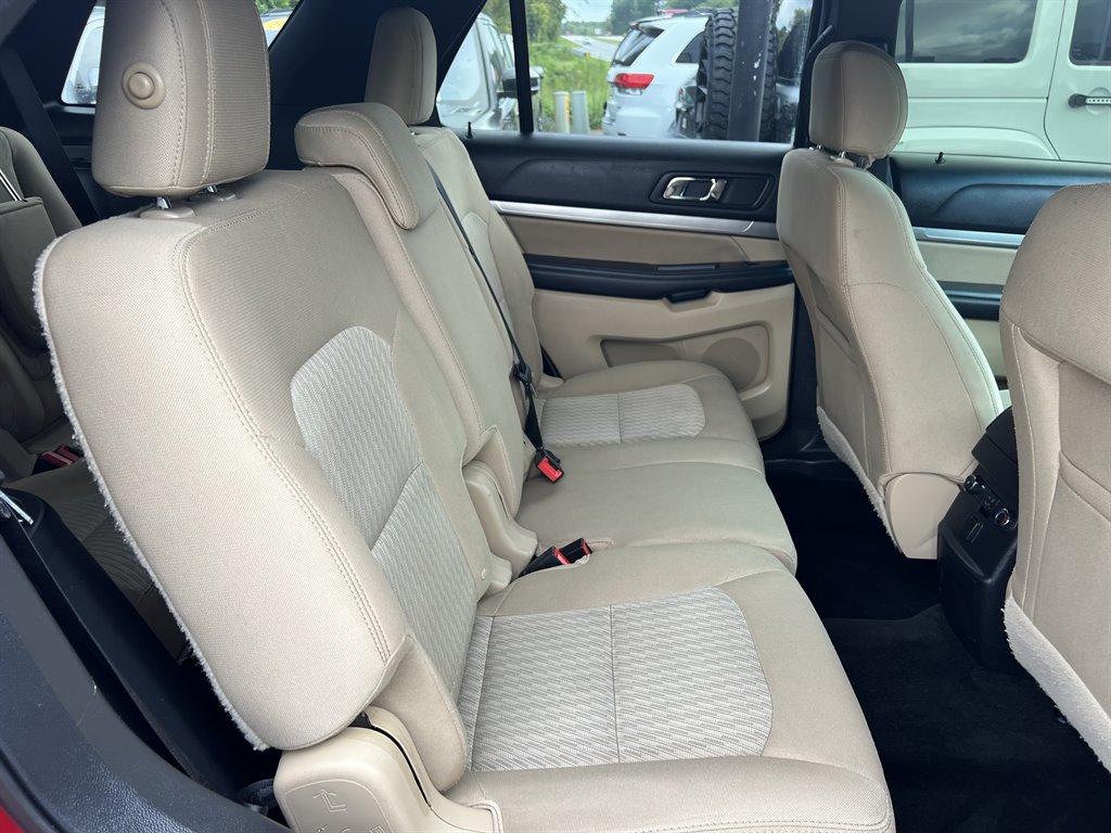 2017 Ford Explorer photo