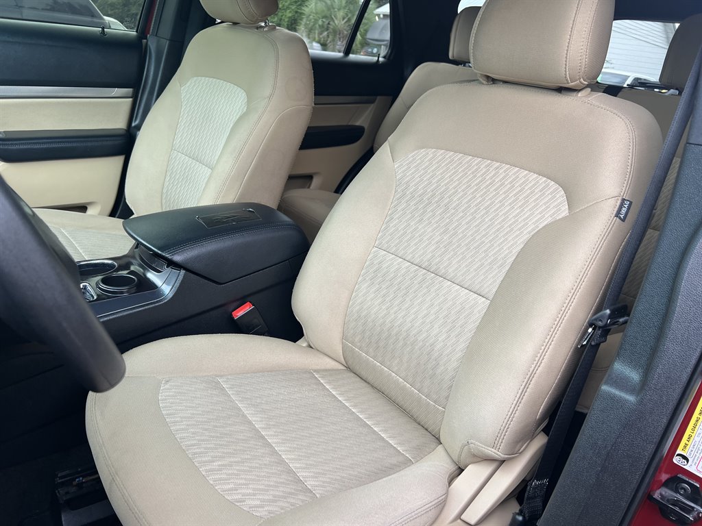 2017 Ford Explorer photo