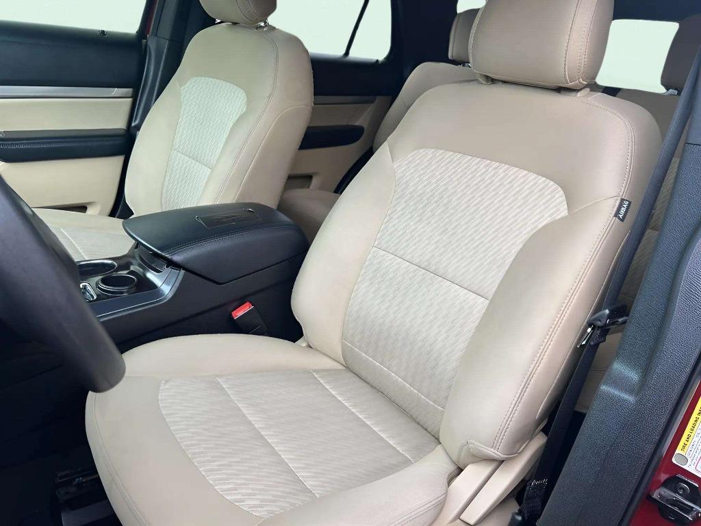 2017 Ford Explorer - $13,995