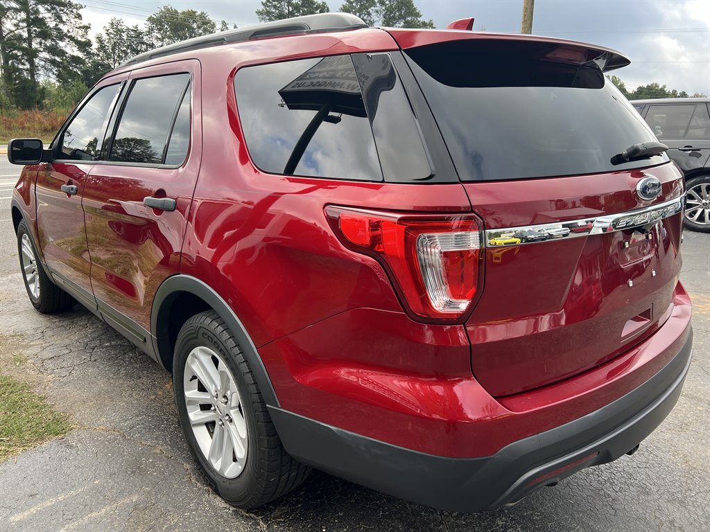 2017 Ford Explorer photo