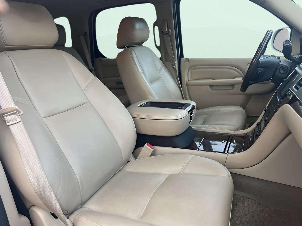 2014 Cadillac Escalade - $16,995