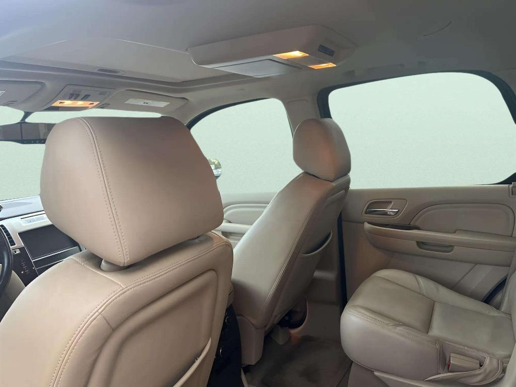 2014 Cadillac Escalade - $16,995