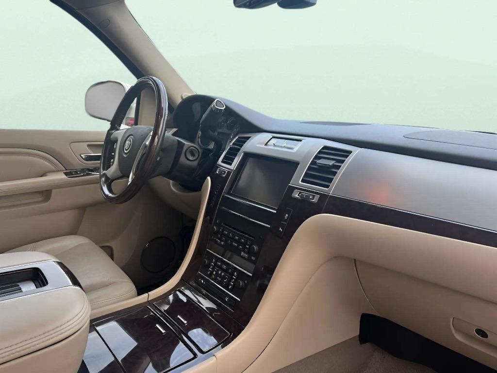 2014 Cadillac Escalade - $16,995