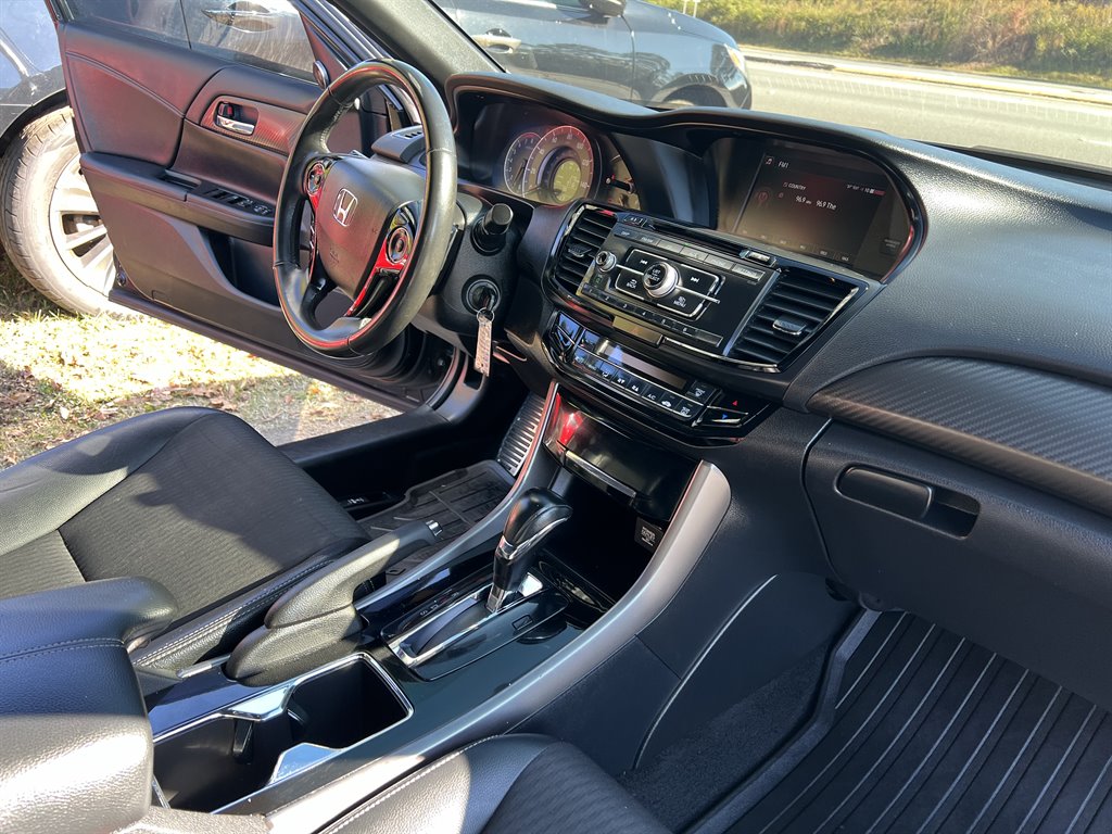 2017 Honda Accord Sport photo