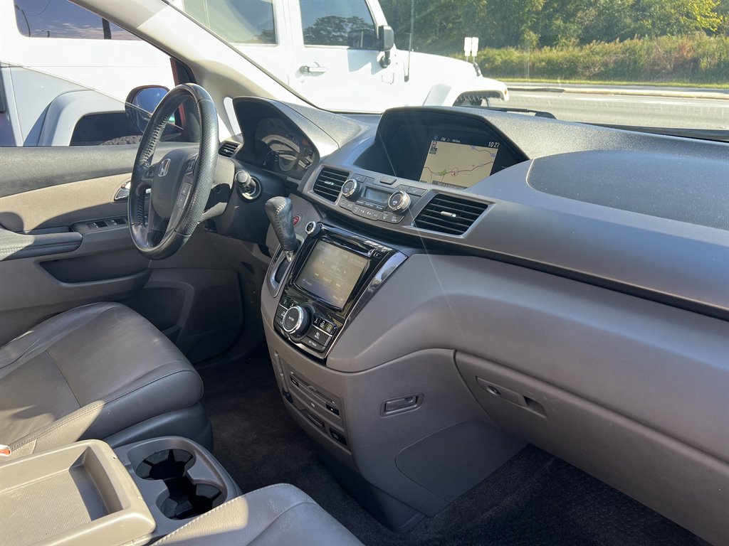 2015 Honda Odyssey Touring photo