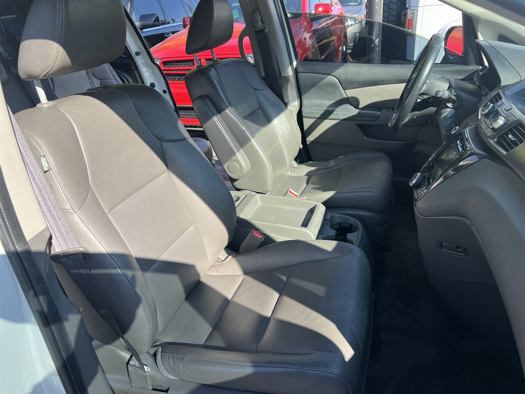 2015 Honda Odyssey Touring photo