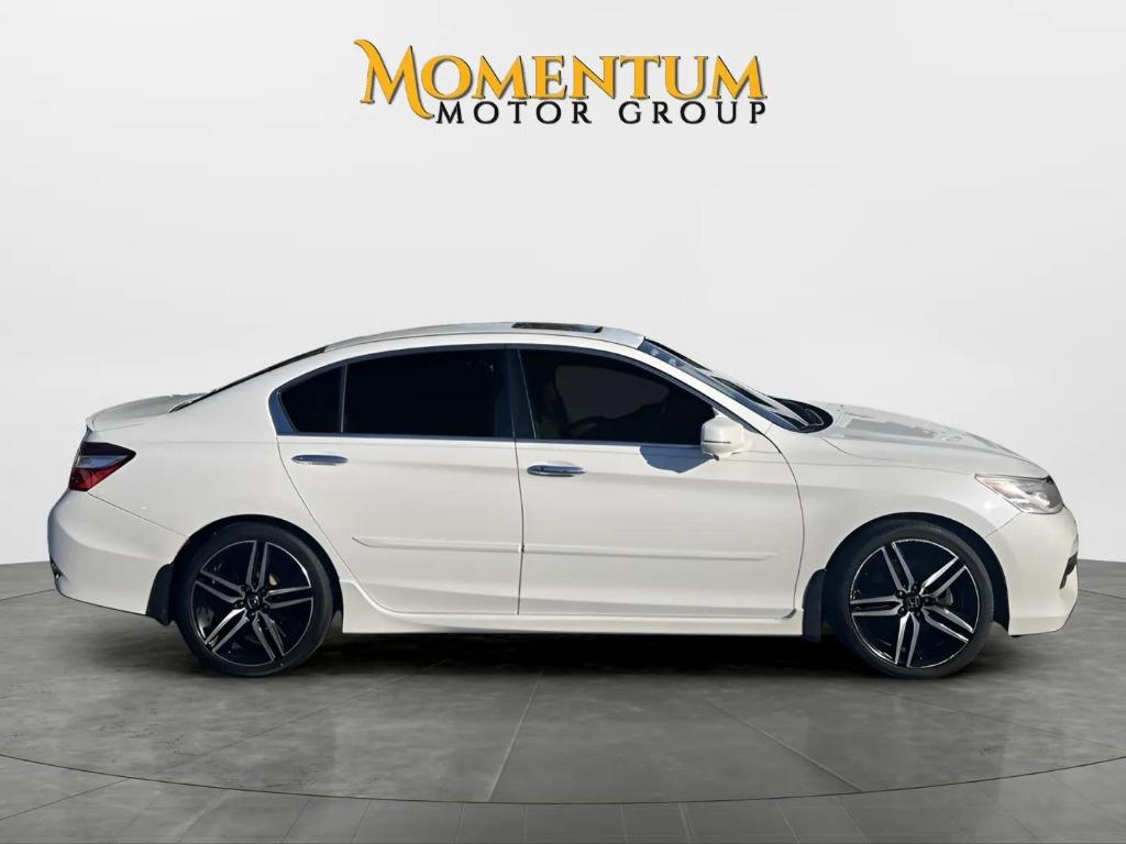 2016 Honda Accord - $11,995