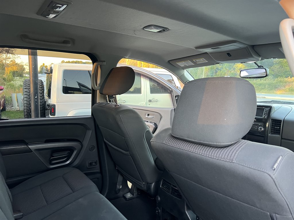 2015 Nissan Titan SV photo