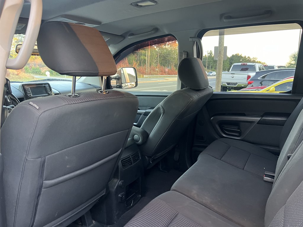 2015 Nissan Titan SV photo