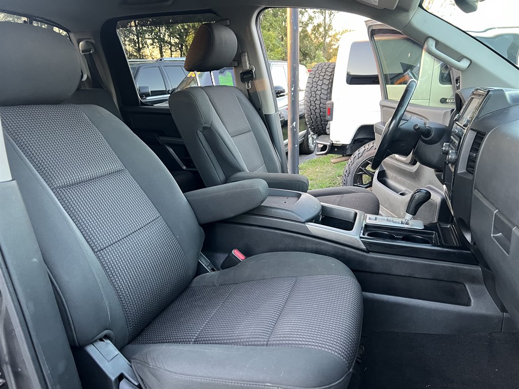 2015 Nissan Titan SV photo