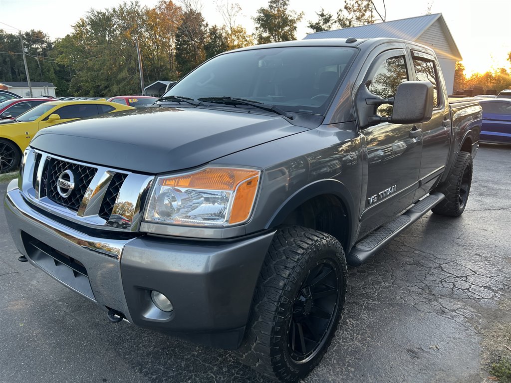 2015 Nissan Titan SV photo