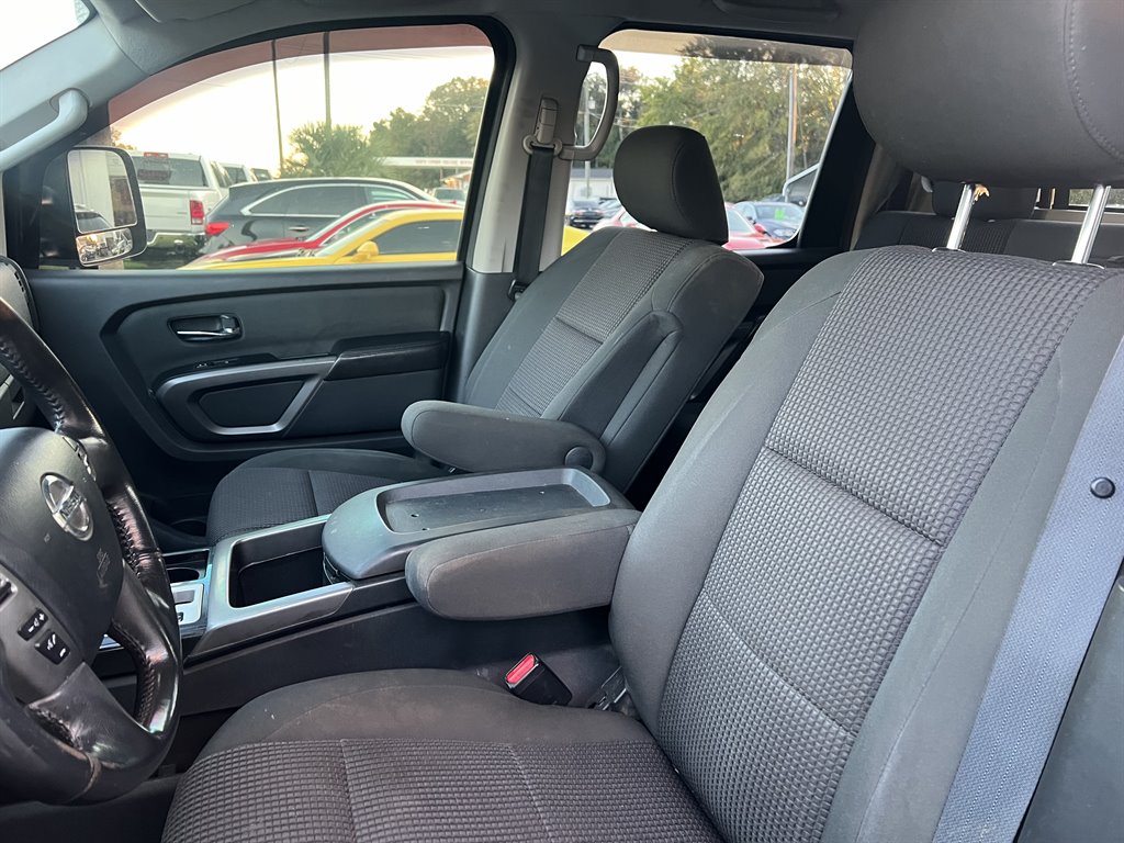 2015 Nissan Titan SV photo