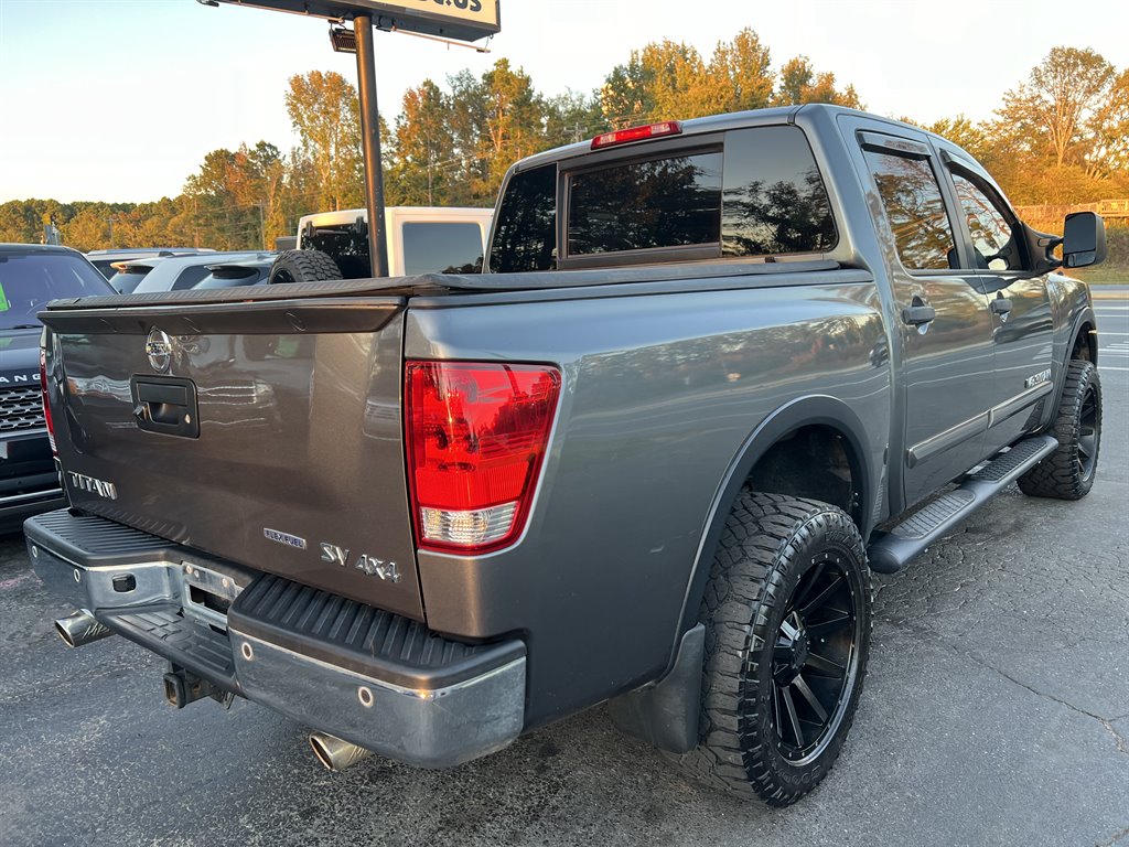 2015 Nissan Titan SV photo