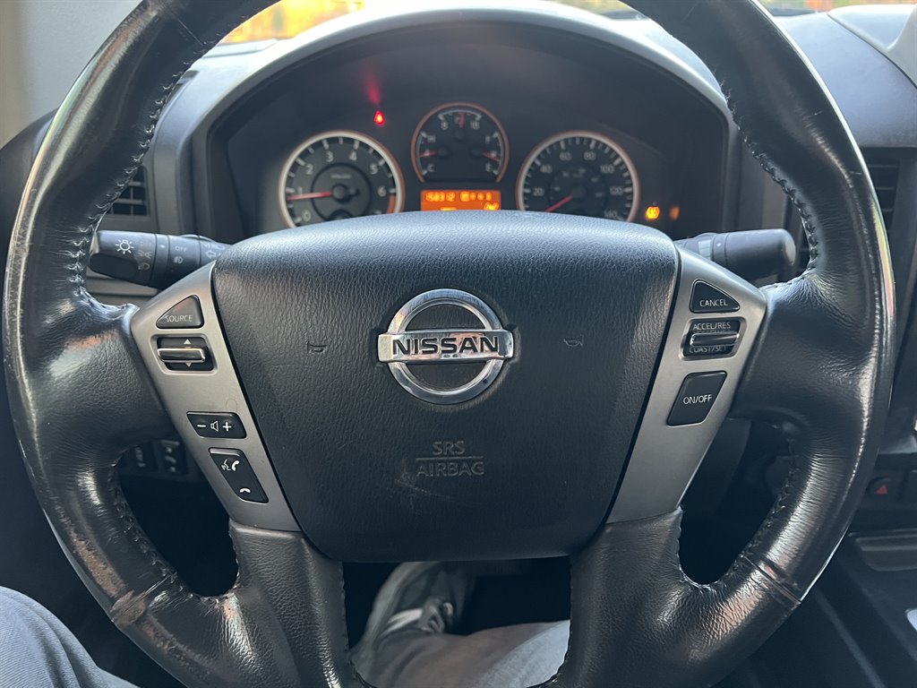 2015 Nissan Titan SV photo