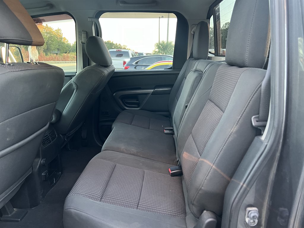 2015 Nissan Titan SV photo