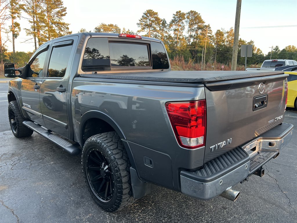 2015 Nissan Titan SV photo