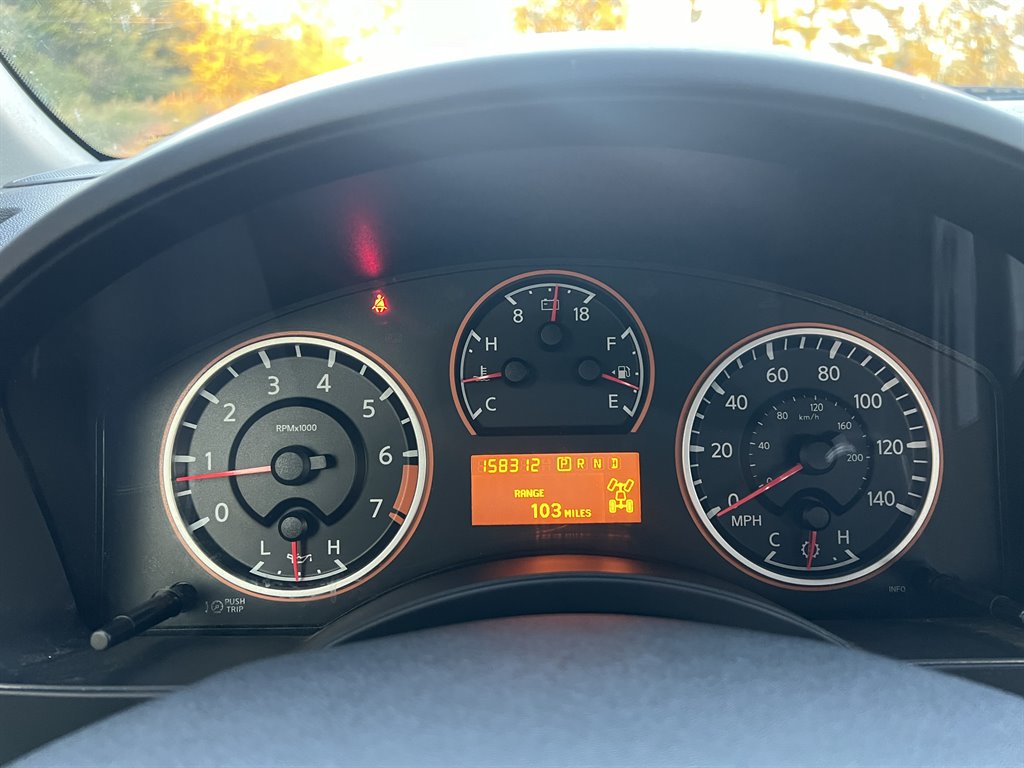 2015 Nissan Titan SV photo