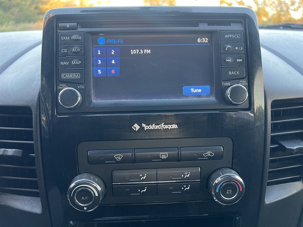 2015 Nissan Titan SV photo
