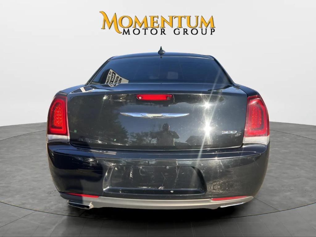 2019 Chrysler 300 - $18,995