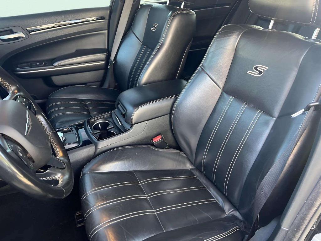2019 Chrysler 300 - $18,995