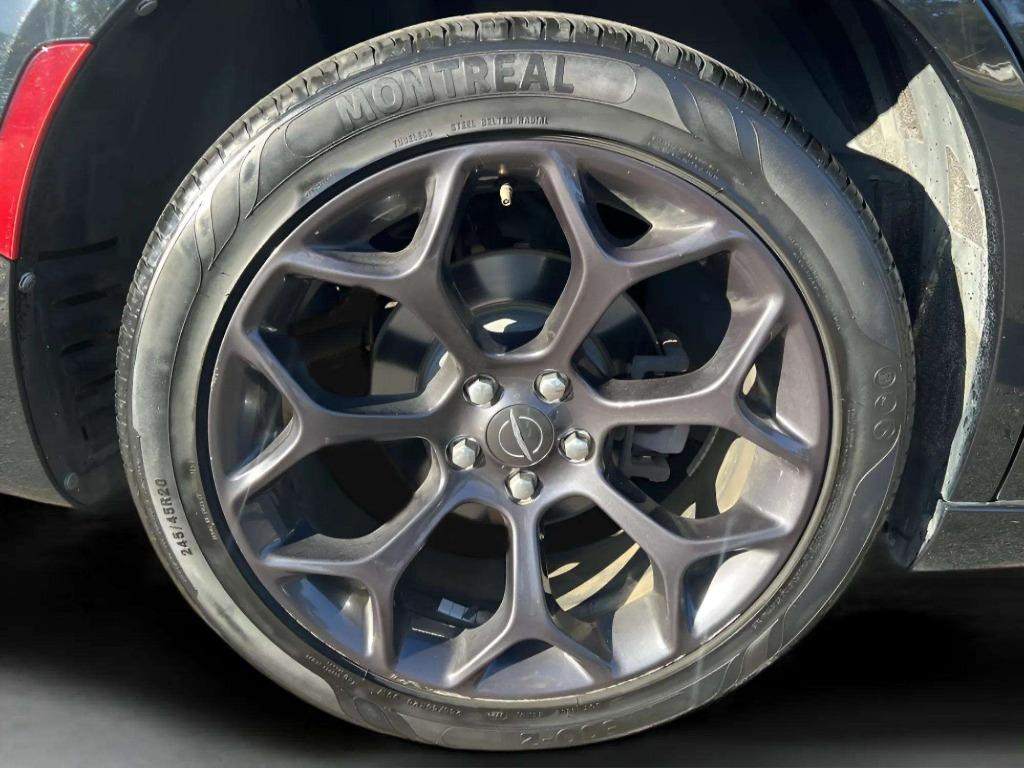 2019 Chrysler 300 - $18,995