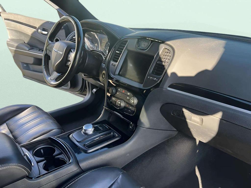 2019 Chrysler 300 - $18,995