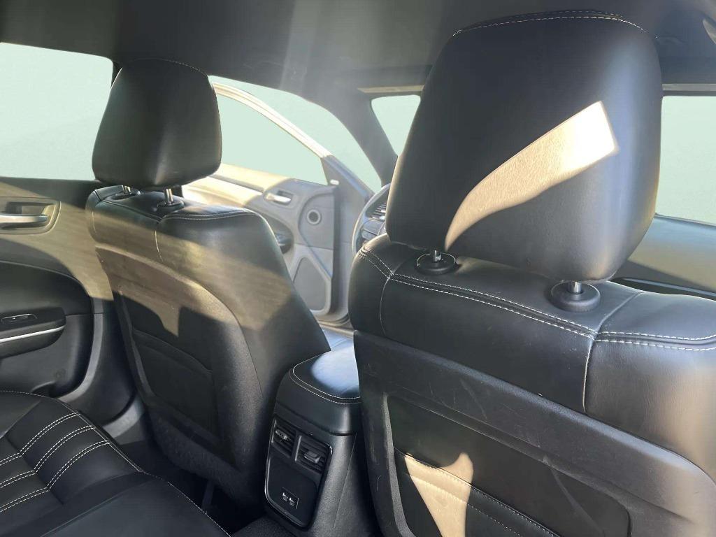 2019 Chrysler 300 - $18,995